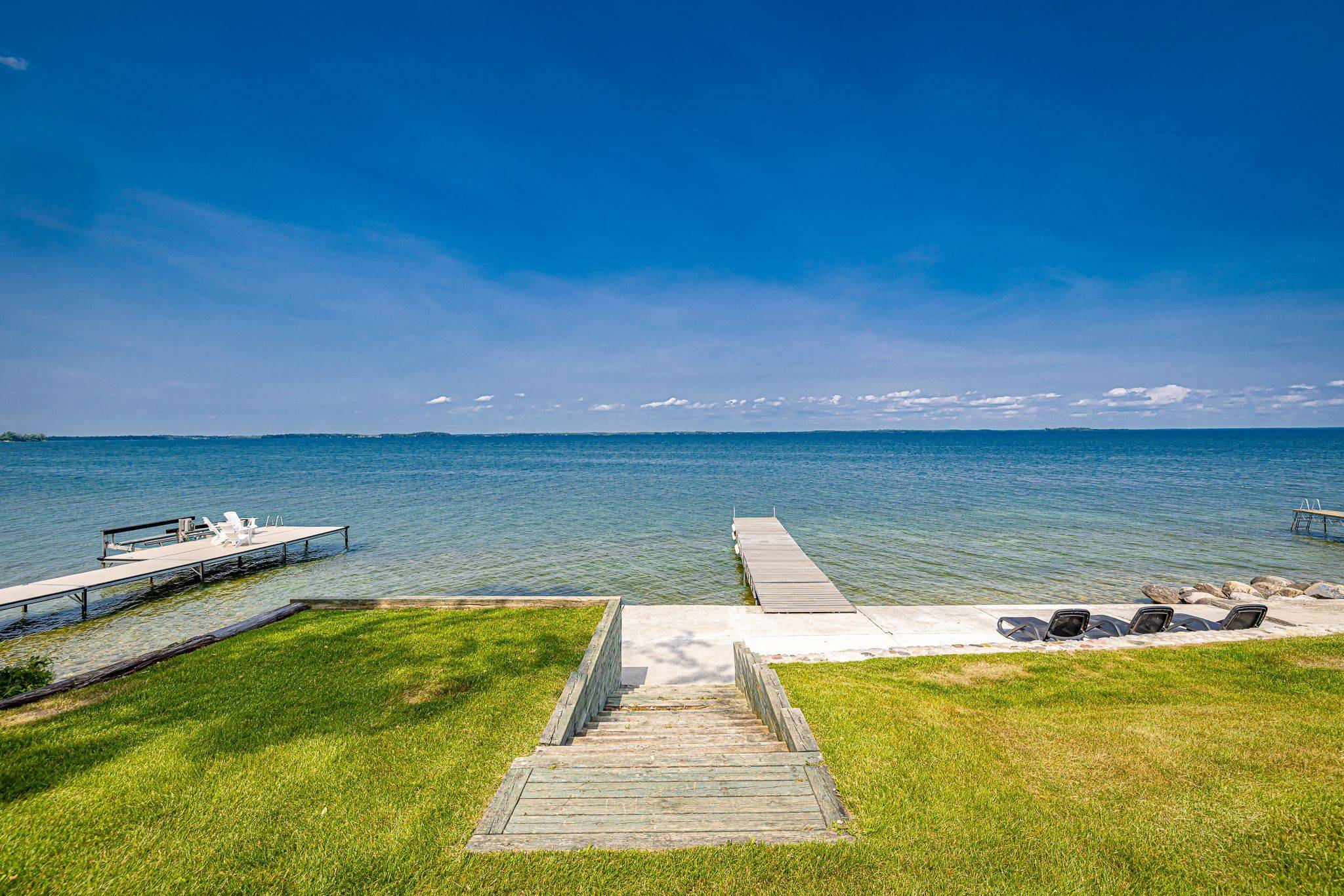 Oro-medonte, ON L3V 0R8,901 Woodland DR