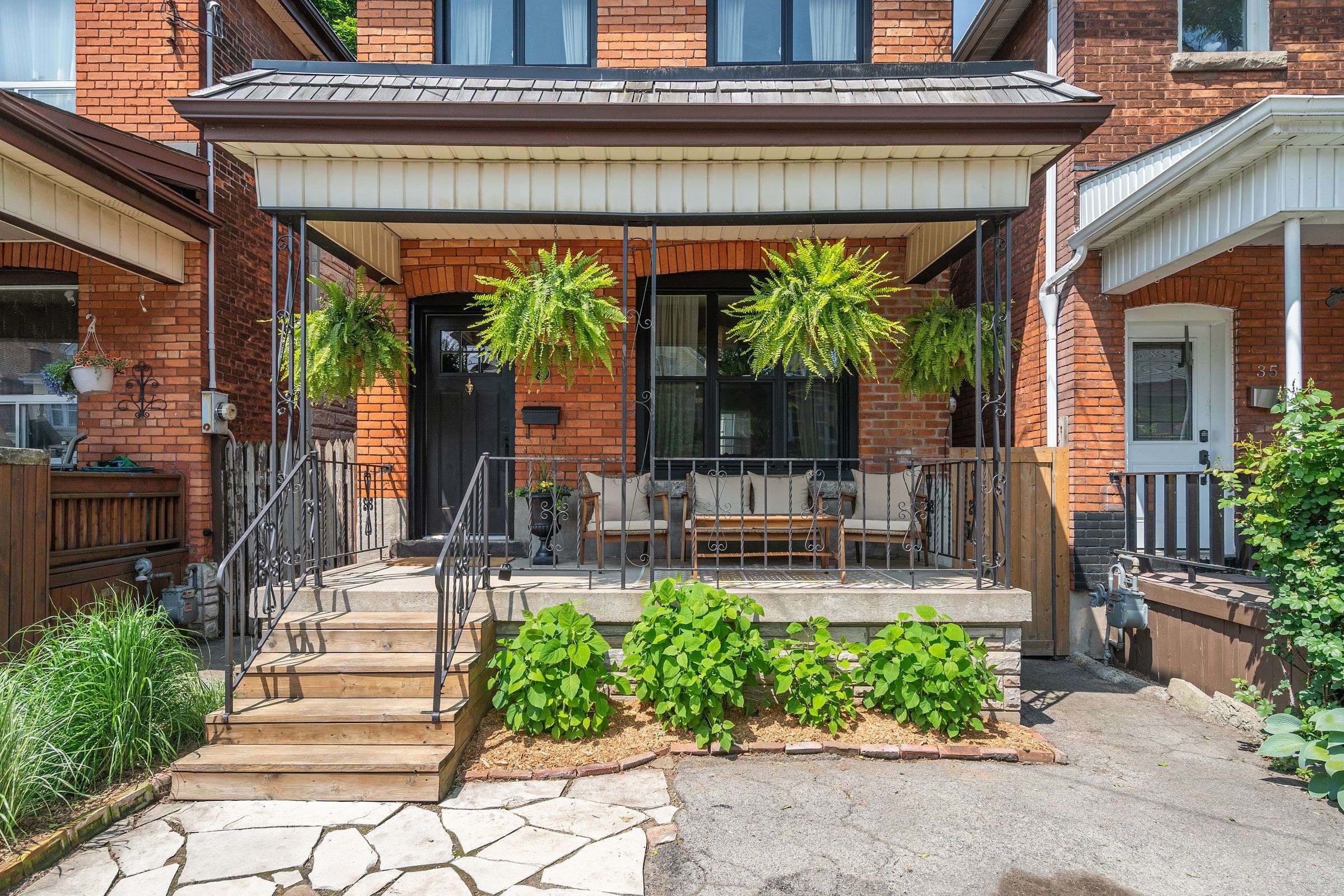Hamilton, ON L8L 6H3,33 Holton AVE N