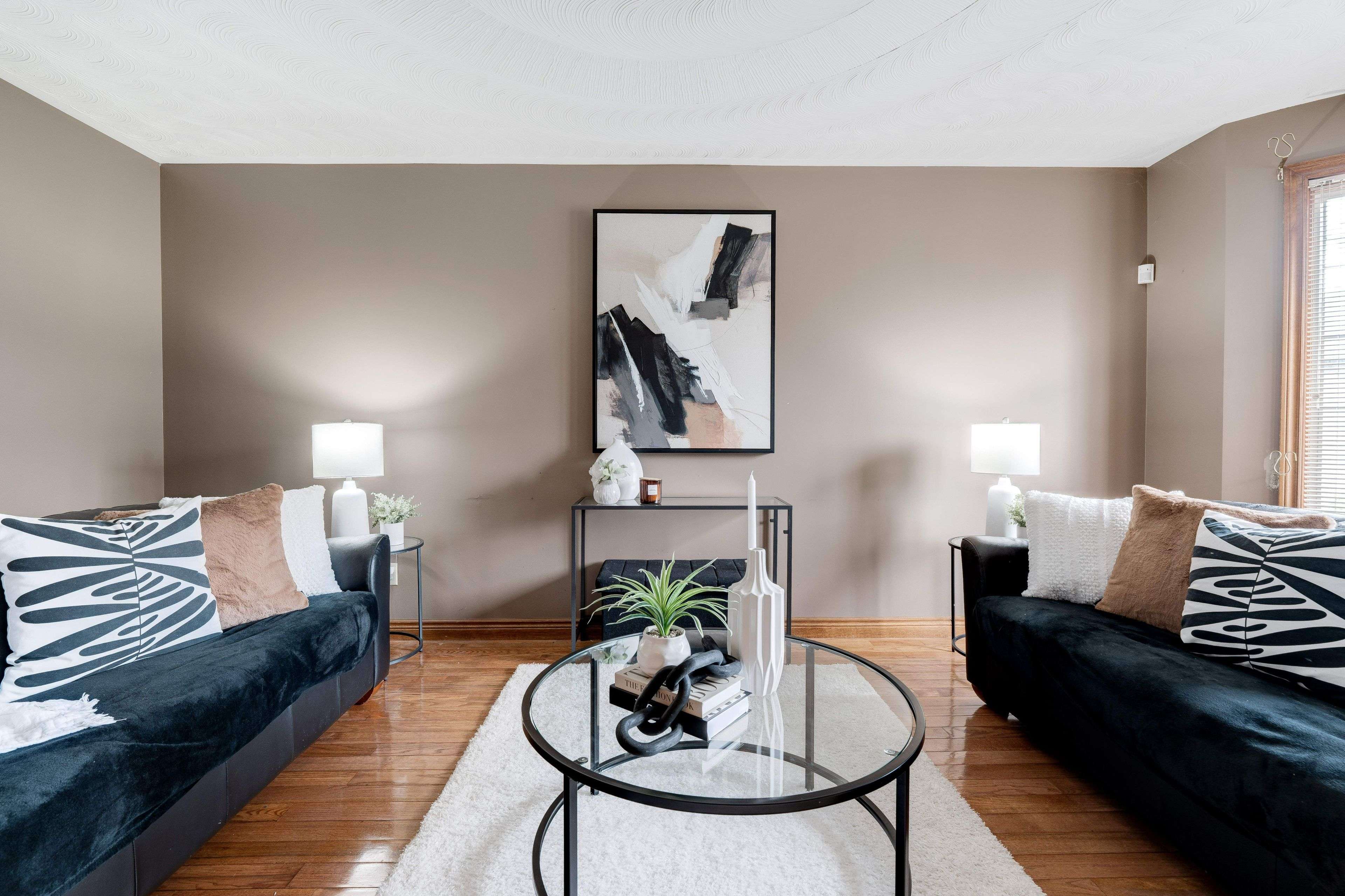 Hamilton, ON L8E 5E6,9 Sugarberry CT