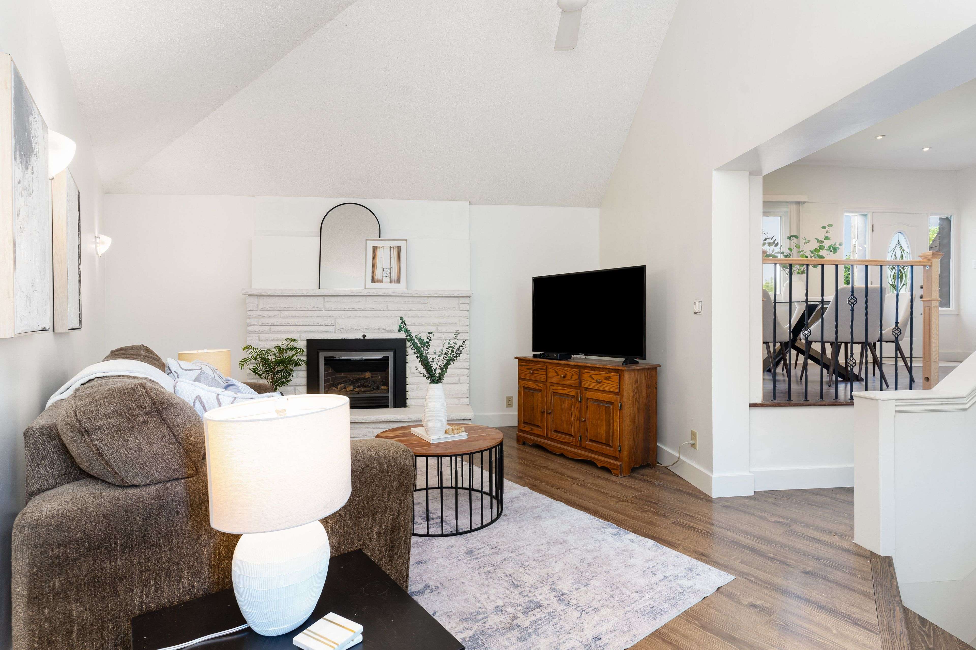 Toronto E06, ON M1N 1X7,47 Clonmore DR