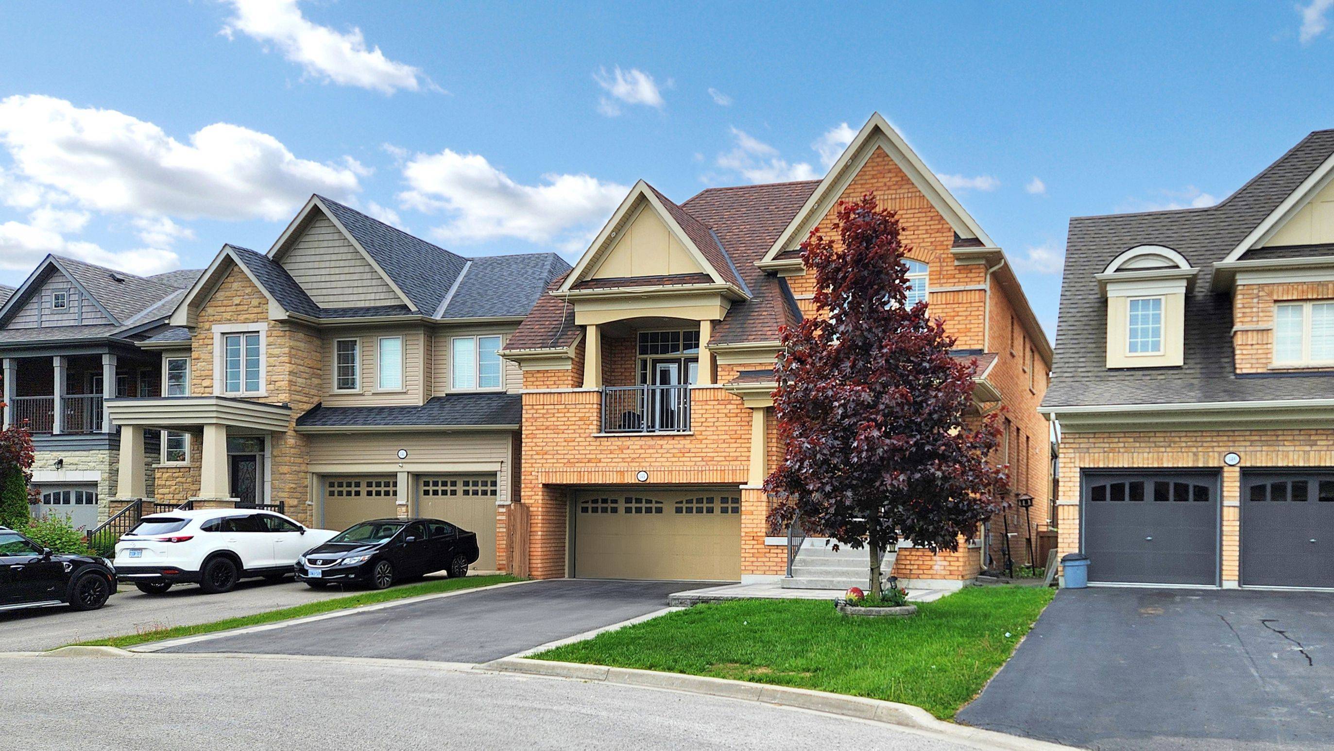 Oshawa, ON L1L 0K1,145 Hyperion CT