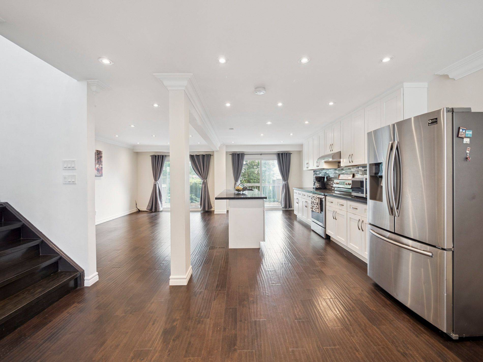 Newmarket, ON L3Y 4Z2,742 Beman DR