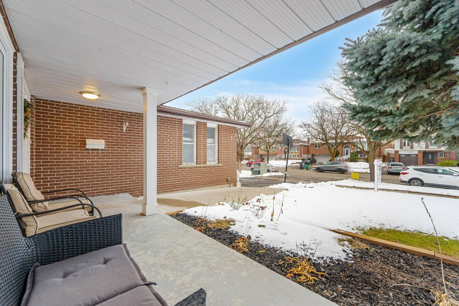 Brampton, ON L6V 2R3,277 Centre ST N