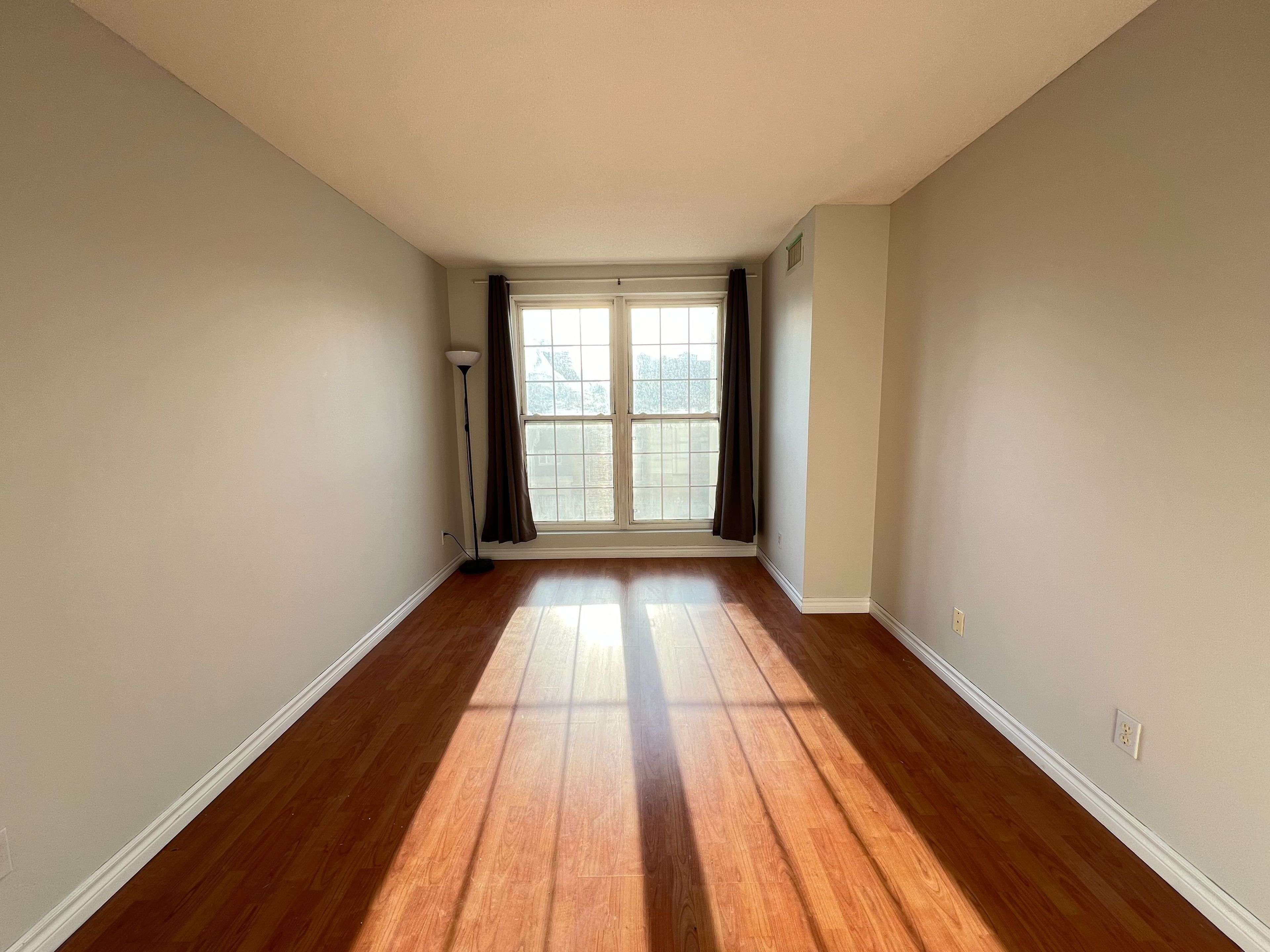 Hamilton, ON L8P 2Z6,135 James ST S #403