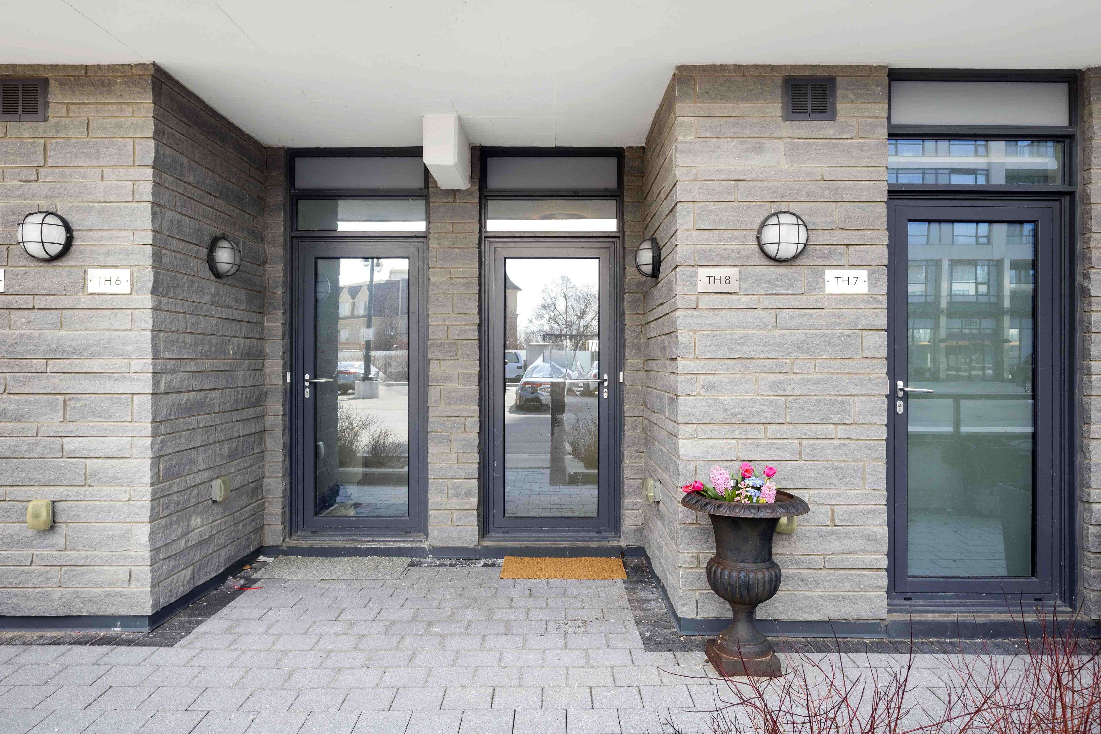 Pickering, ON L1W 0B5,1245 Bayly ST #Th 8
