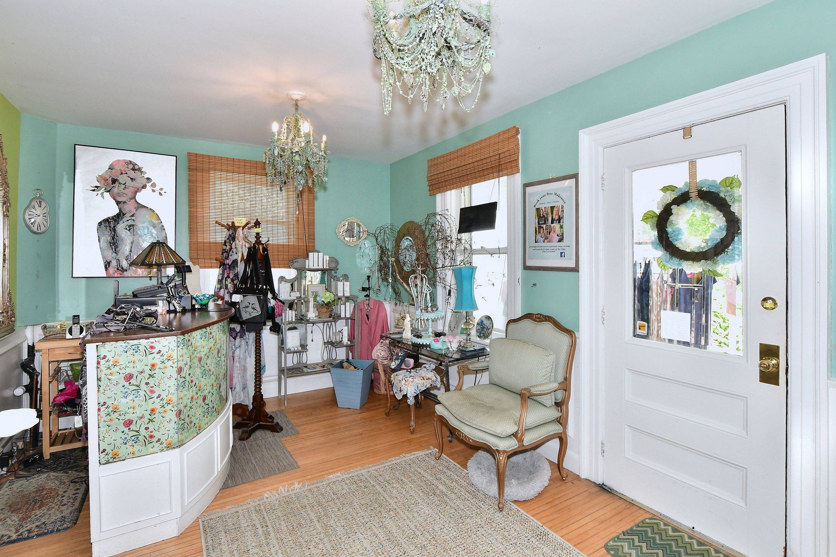 Selwyn, ON K0L 2H0,60 Queen ST
