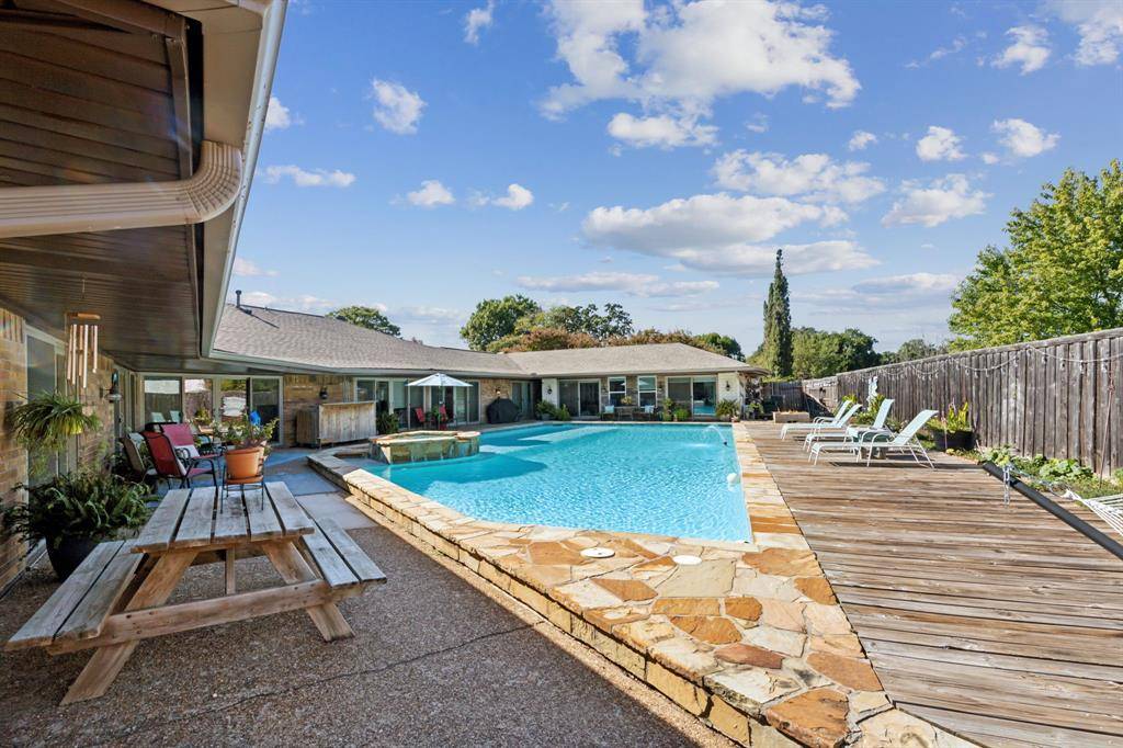 Hurst, TX 76054,108 Circleview Drive S