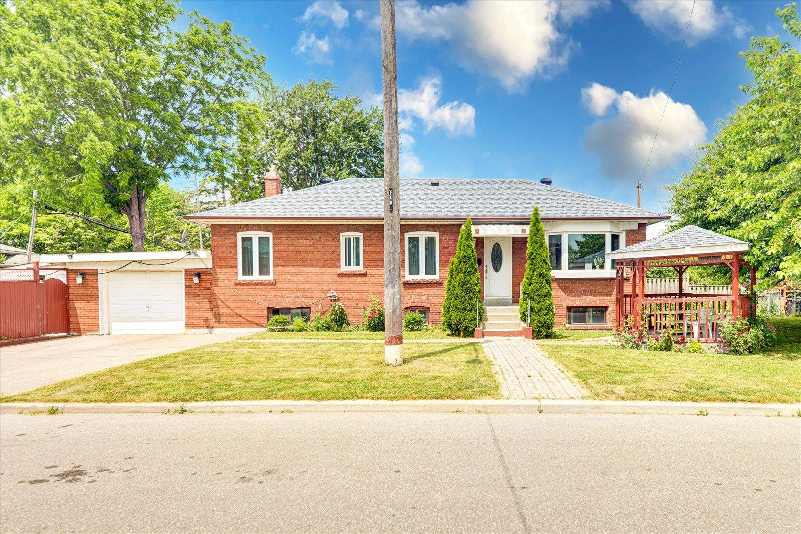 Toronto E04, ON M1K 4N8,40 Lombardy CRES