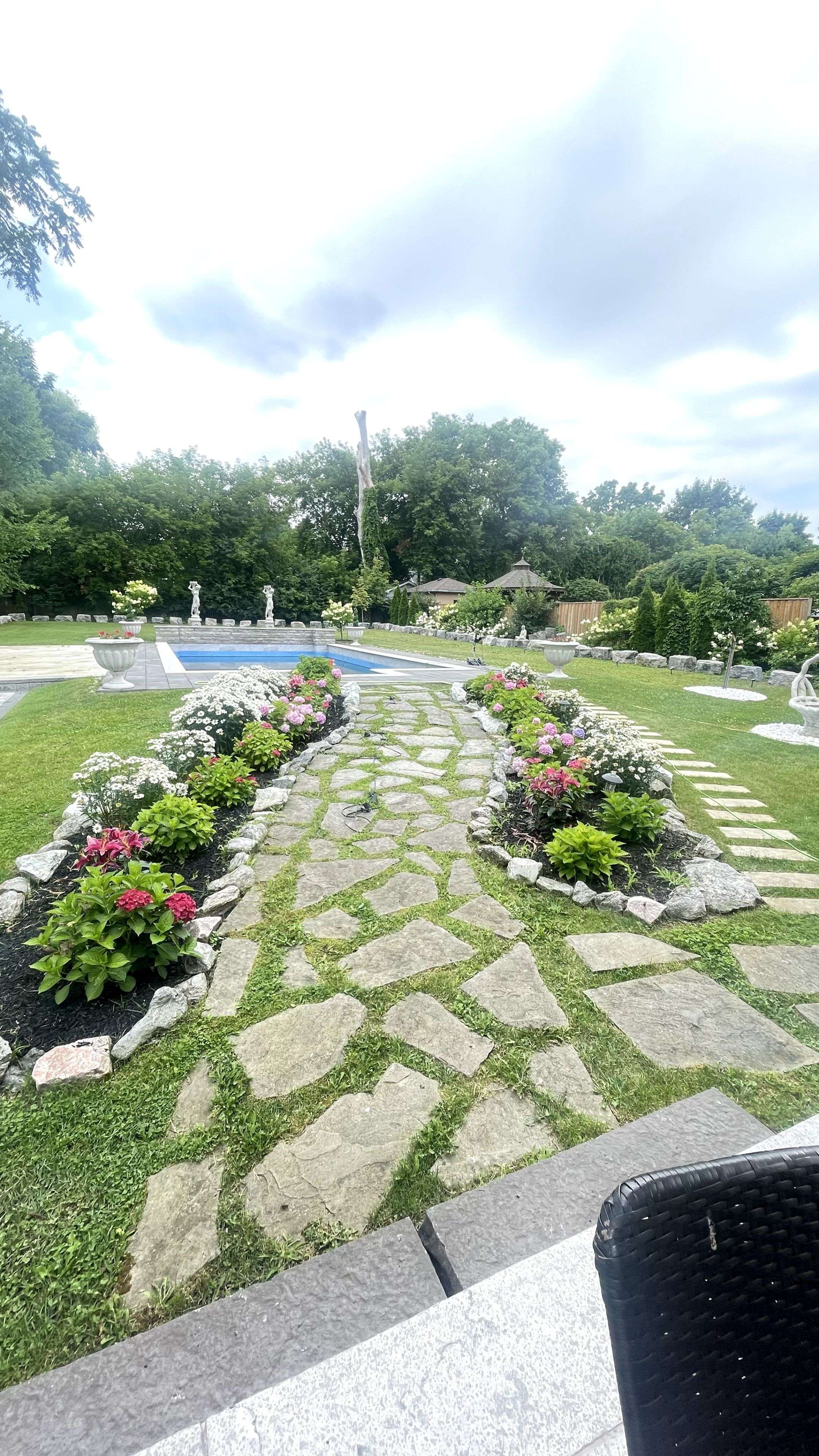 Richmond Hill, ON L4C 7A4,10 Yongeview AVE