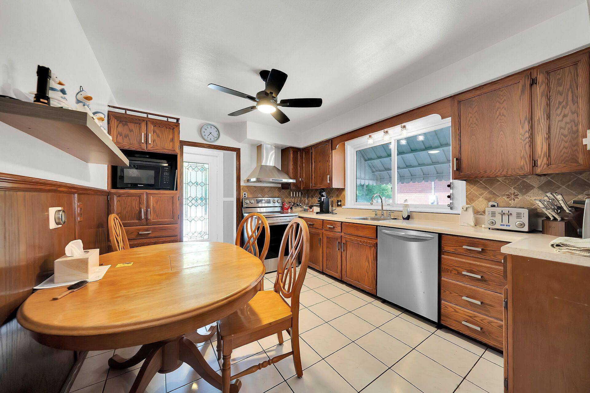 Hamilton, ON L8S 2G7,150 Whitney AVE