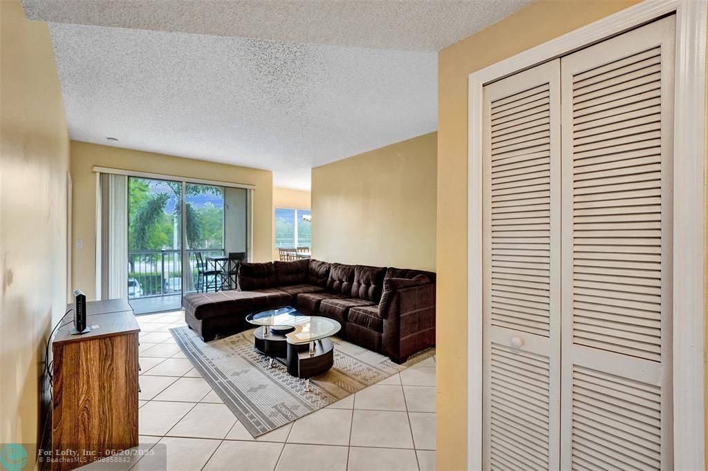 Davie, FL 33317,7085 Nova Dr  #203