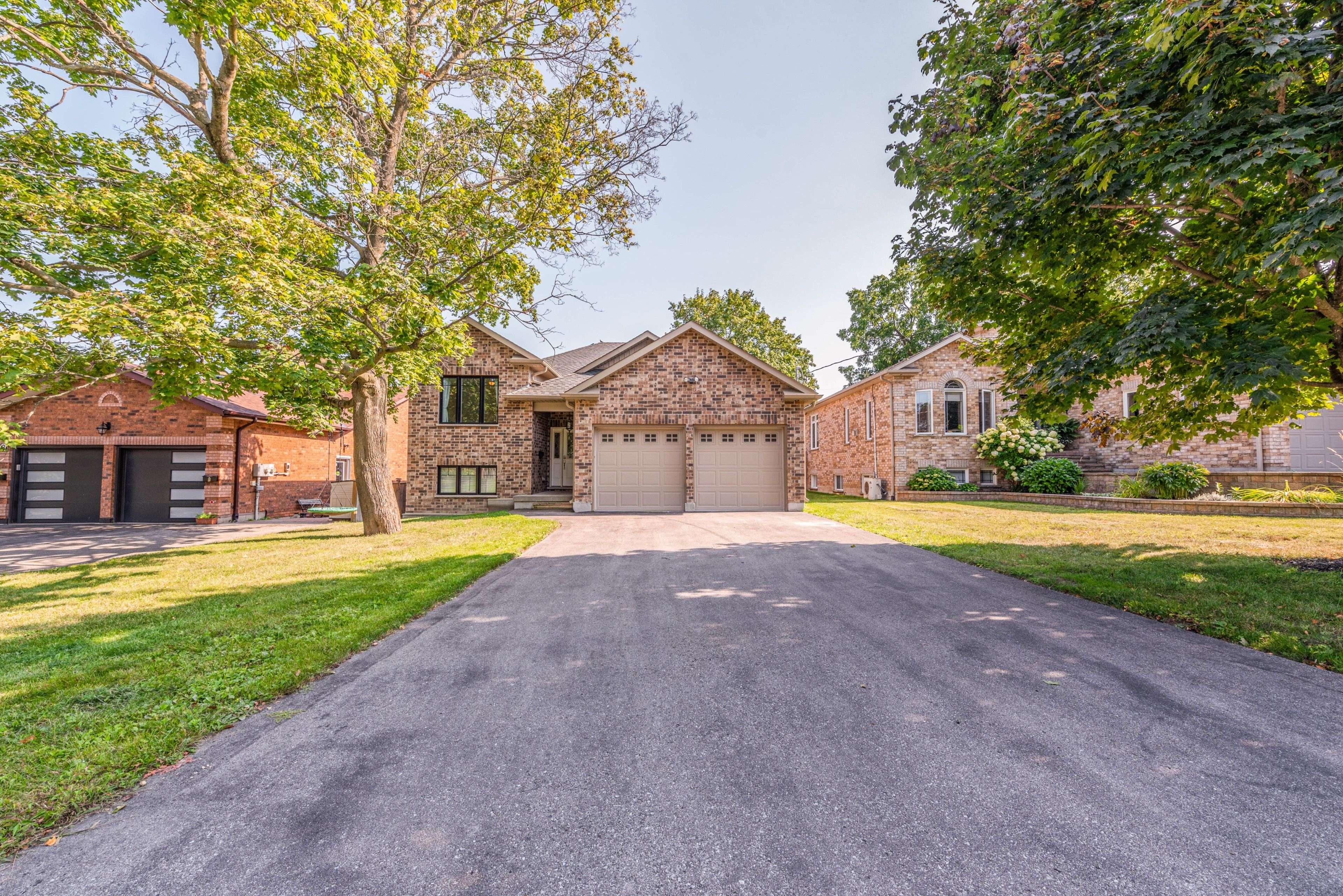 Barrie, ON L4M 2W6,11 Ottaway AVE