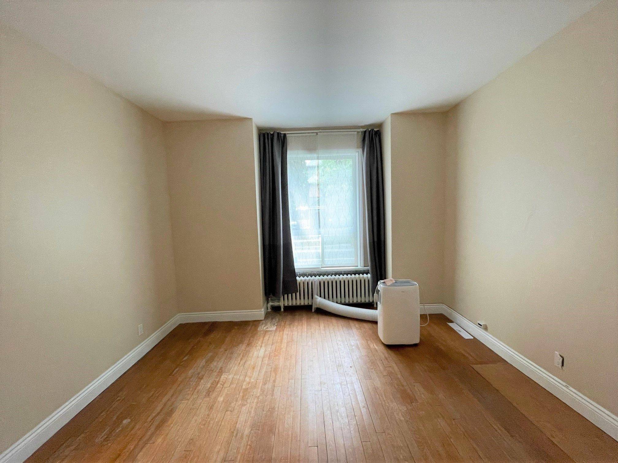Lower Town - Sandy Hill, ON K1N 6J9,166 Stewart ST #A
