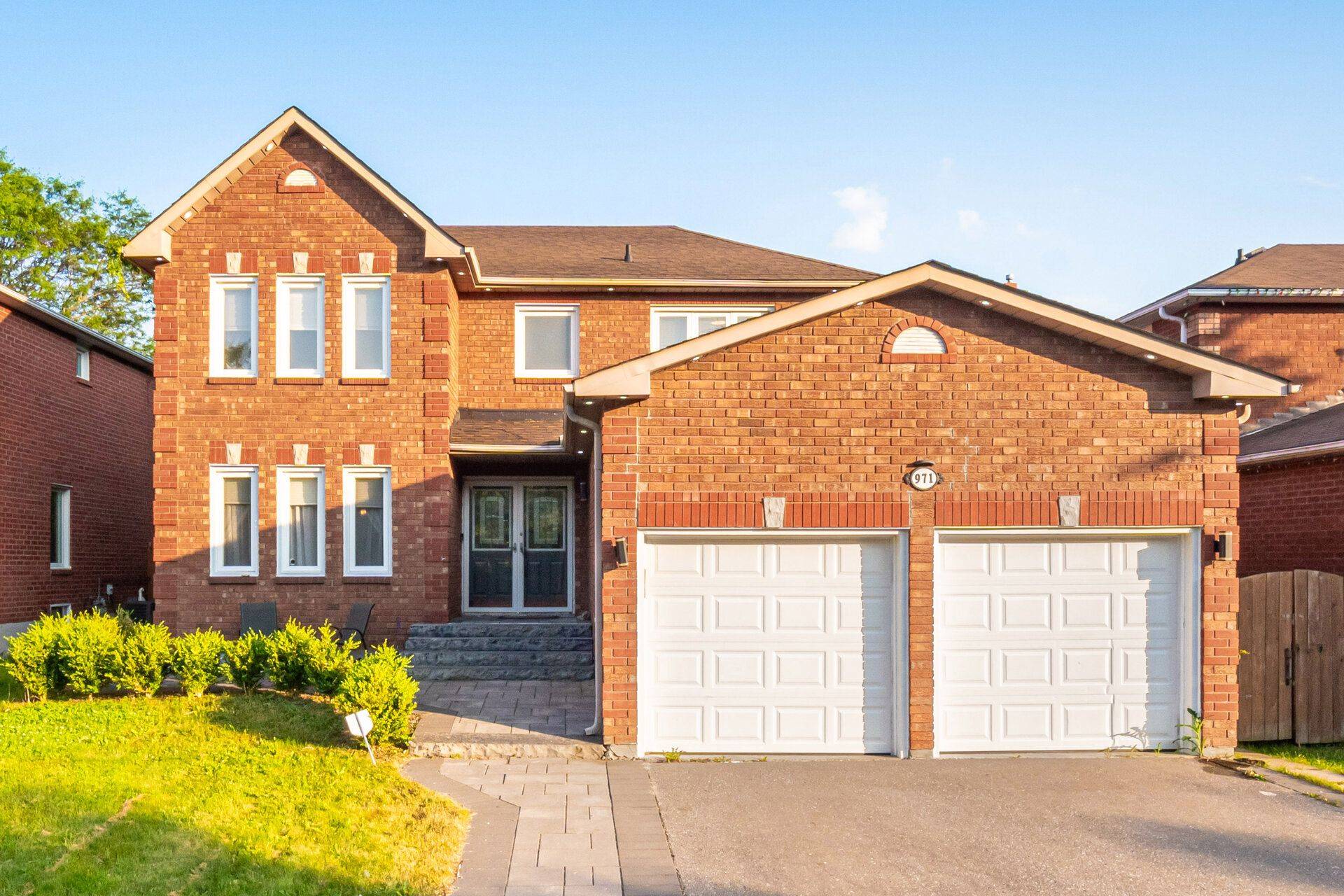 Oshawa, ON L1K 2H3,971 Thimbleberry CIR