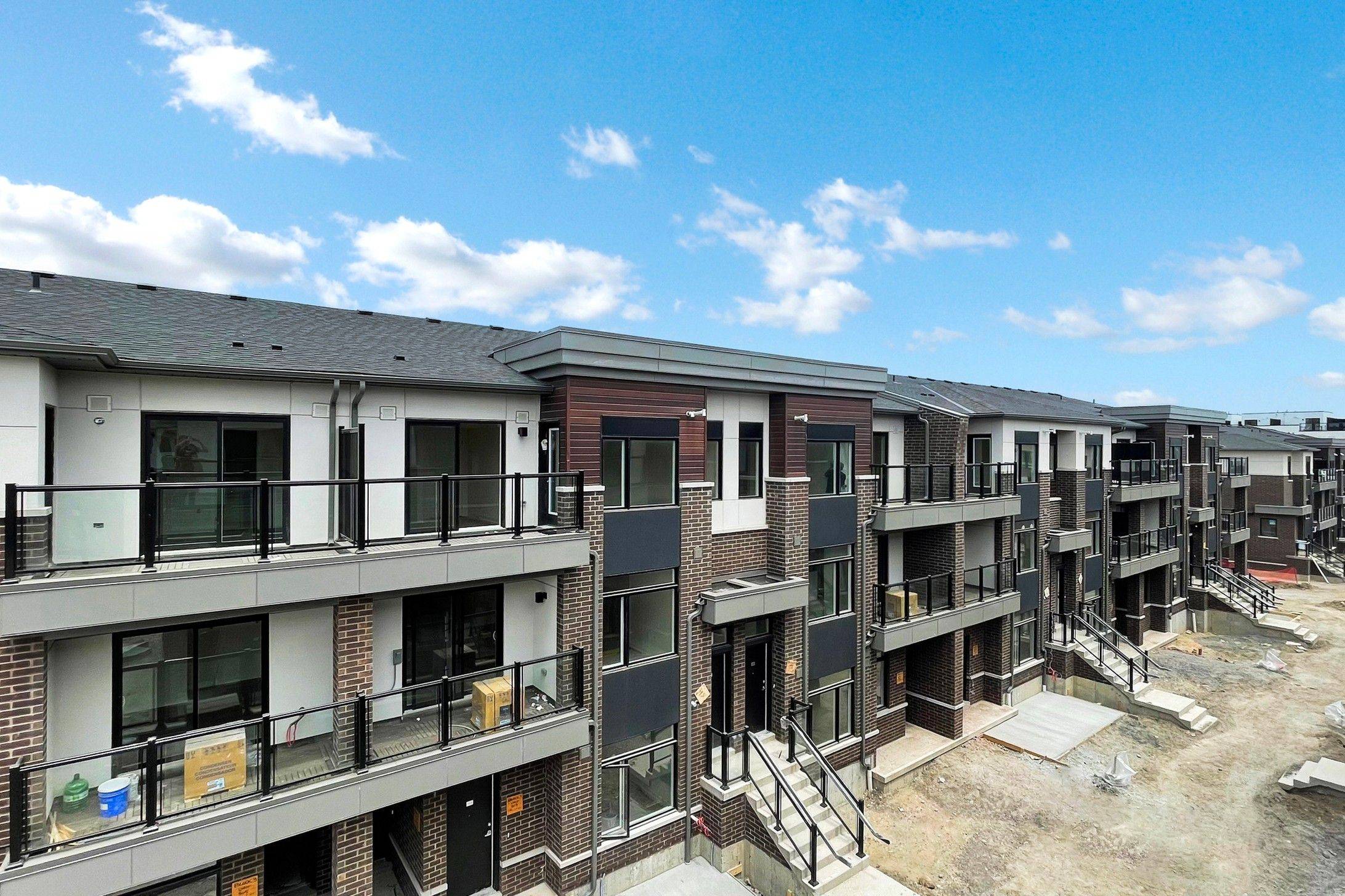 Pickering, ON L1X 0S9,1695 Dersan ST #1314