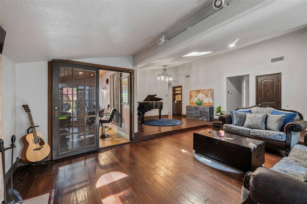 Plano, TX 75023,5003 Green Oaks Drive