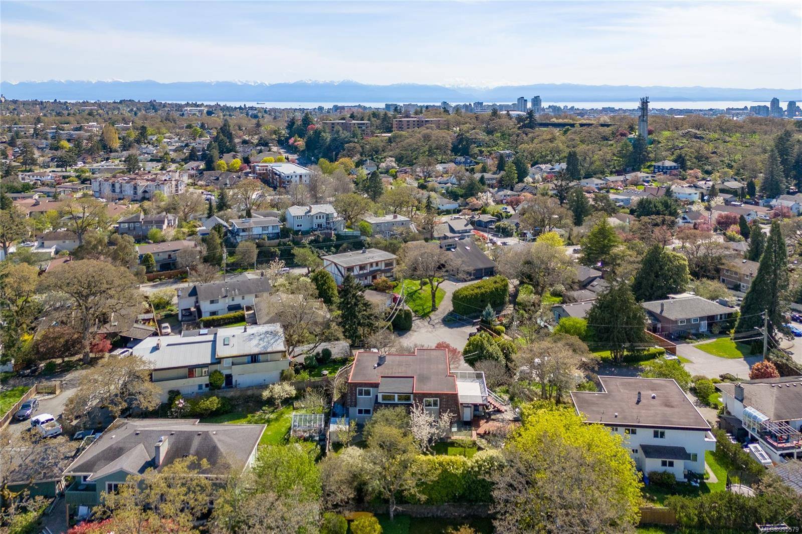 Victoria, BC V8P 5H5,1436 Merritt Pl