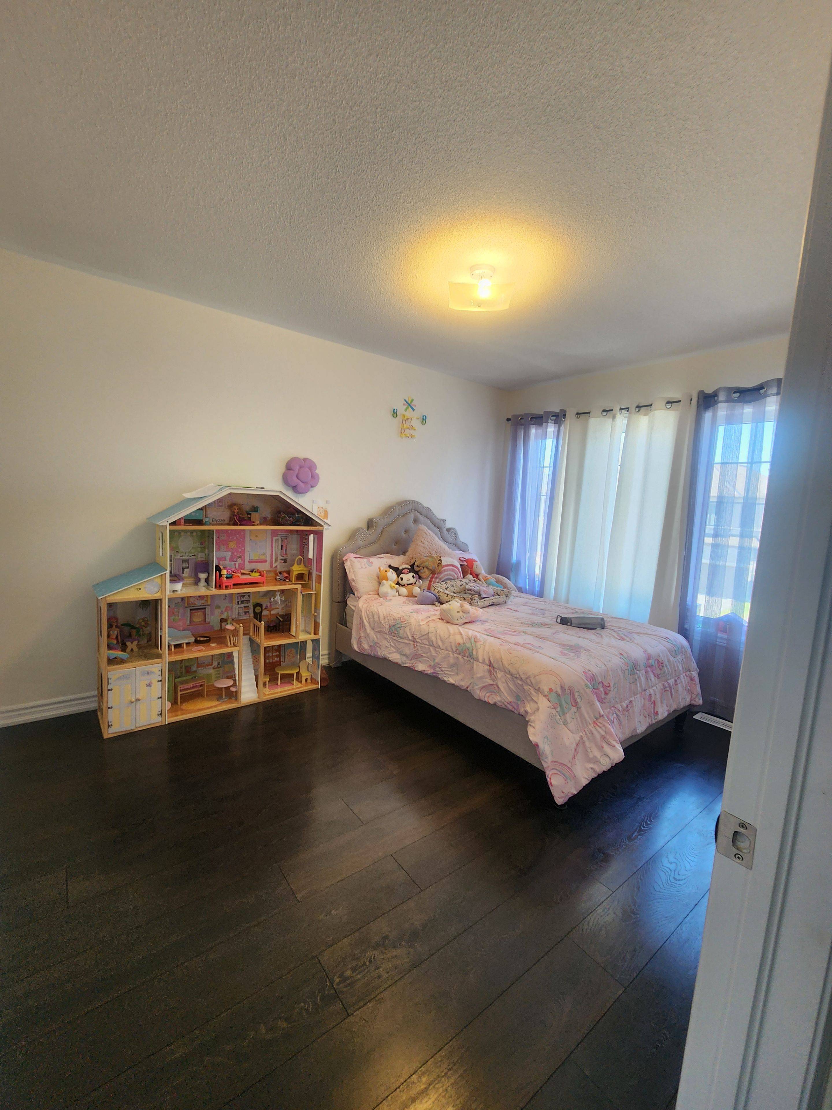 Barrie, ON L9S 2Z8,29 Tamworth TER