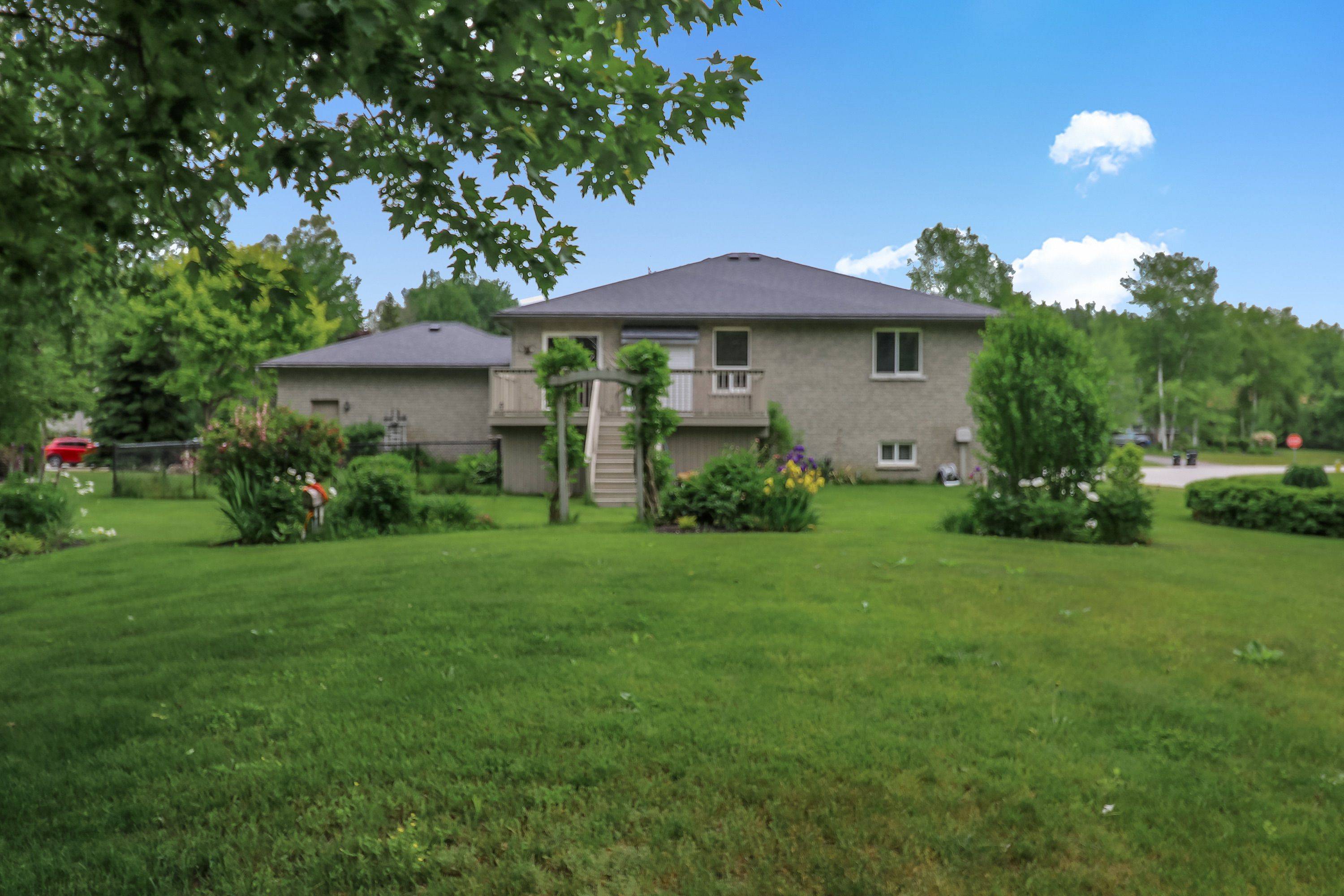Wasaga Beach, ON L9Z 1N4,16 Martyn DR
