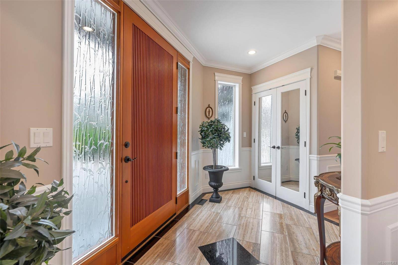 Saanich, BC V8N 3L3,1705 De Sousa Pl