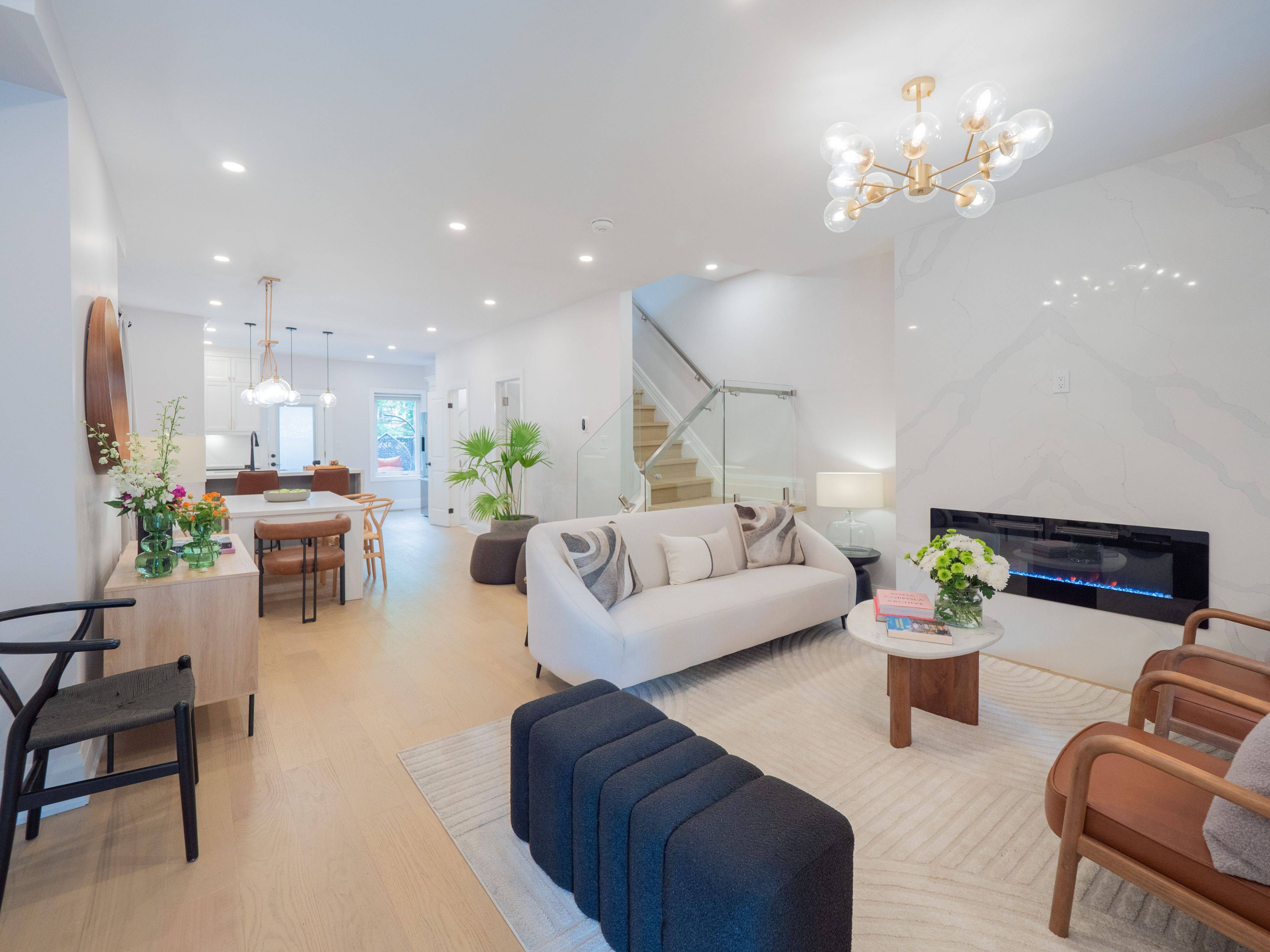 Toronto E01, ON M4K 1H3,18 Millbrook CRES