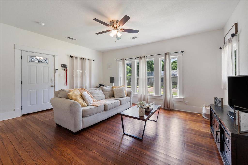 Cleburne, TX 76033,308 W Heard Street