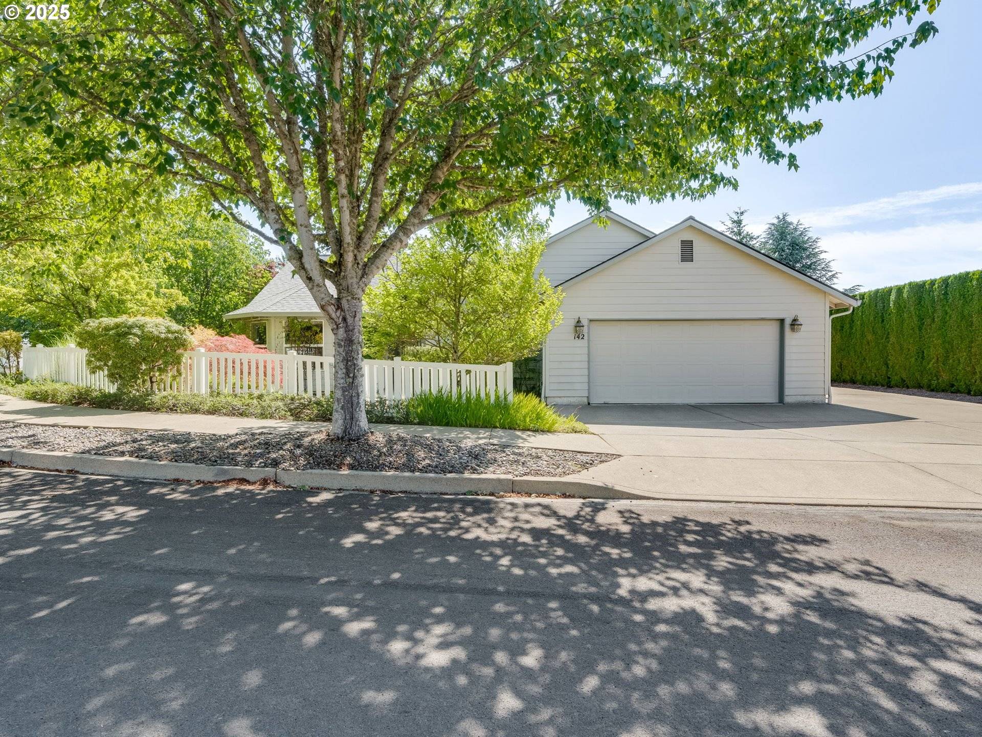 Mc Minnville, OR 97128,142 SW HOWARD DR
