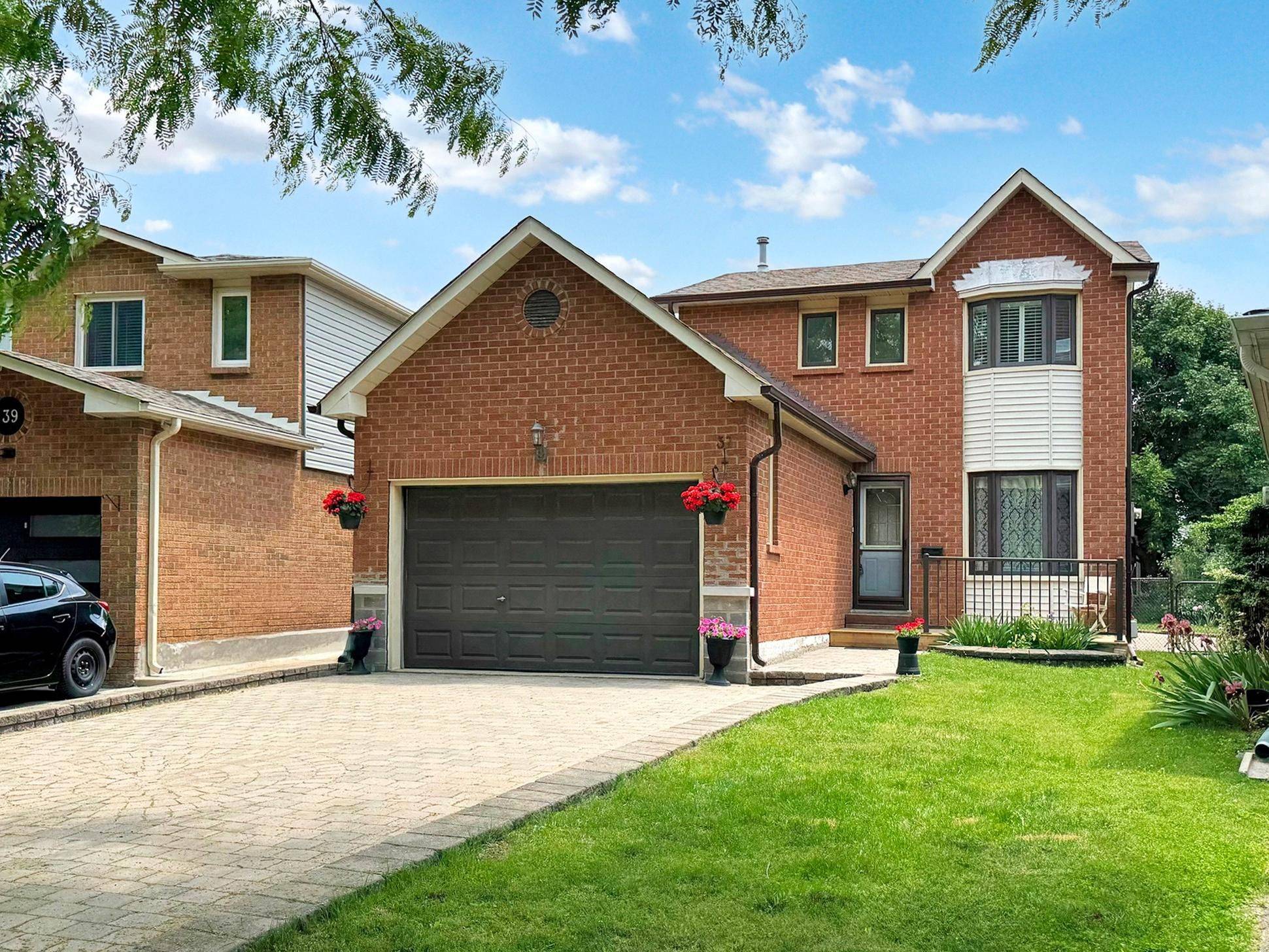 Brampton, ON L6Z 2C1,37 Oleander CRES