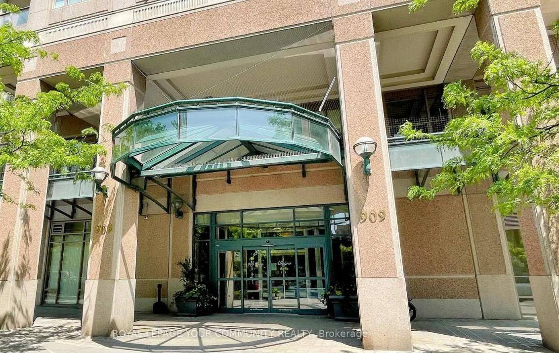 Toronto C01, ON M5S 3G2,909 Bay ST #912