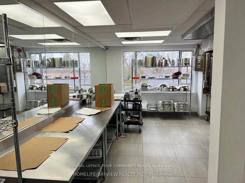 Toronto W10, ON M9V 1A7,964 Albion RD #108