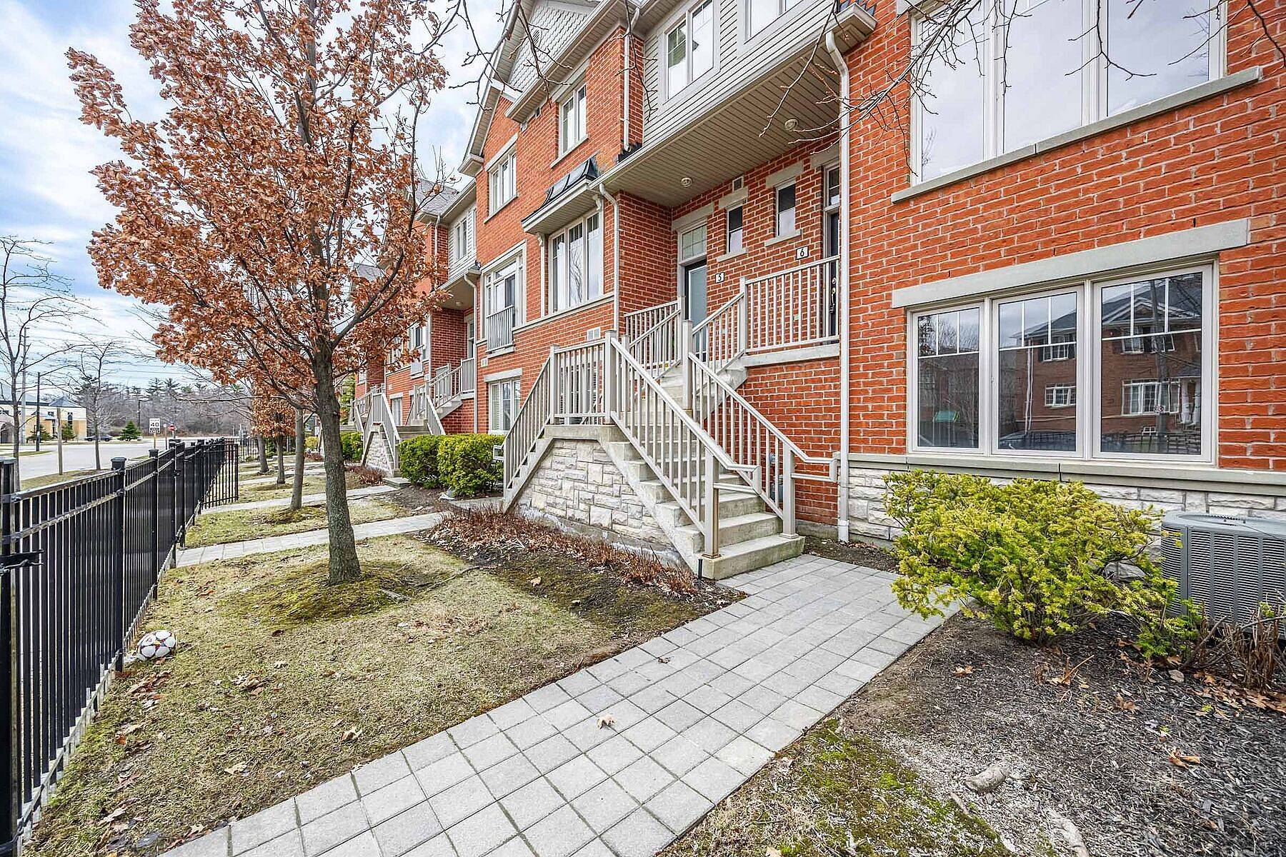 Mississauga, ON L5M 0P7,5700 Tosca DR W #6