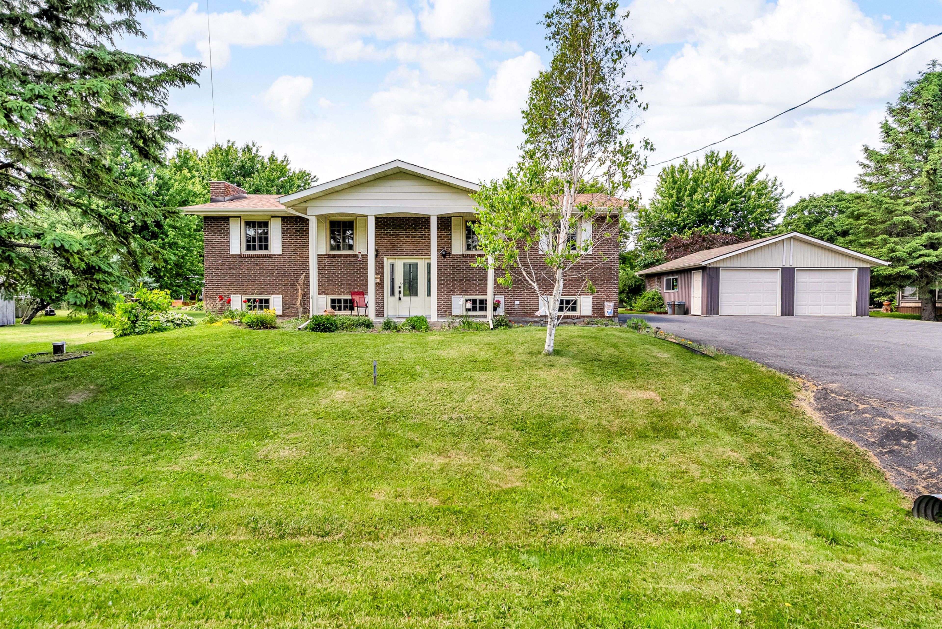 South Glengarry, ON K0C 2J0,18227 Oak DR