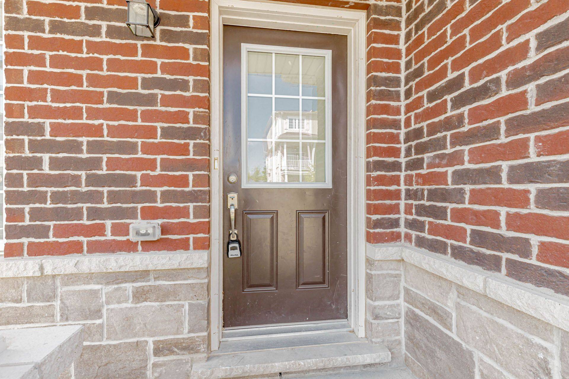Kitchener, ON N2B 0A9,64 Dewberry DR