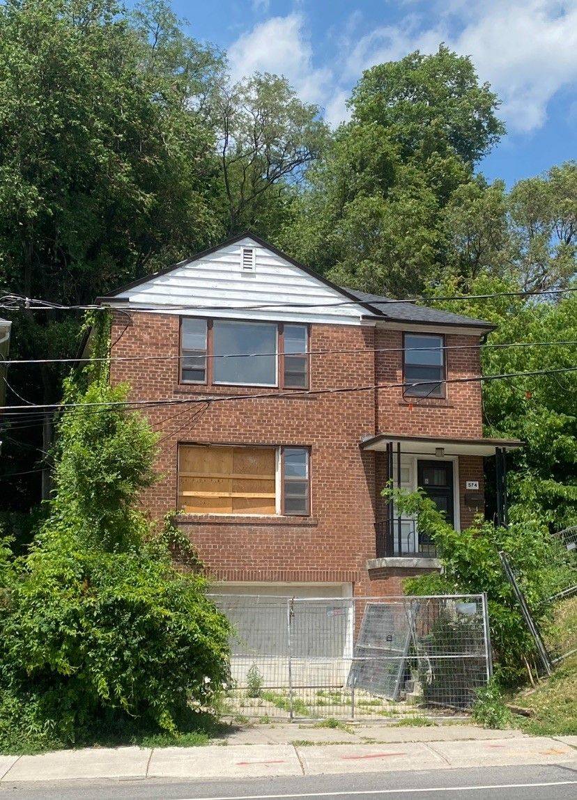Toronto C02, ON M5R 1K9,574 Davenport RD