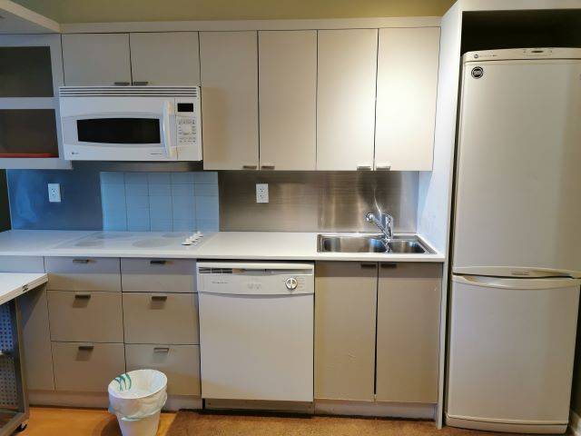 Toronto C01, ON M5G 1P7,111 Elizabeth ST #630