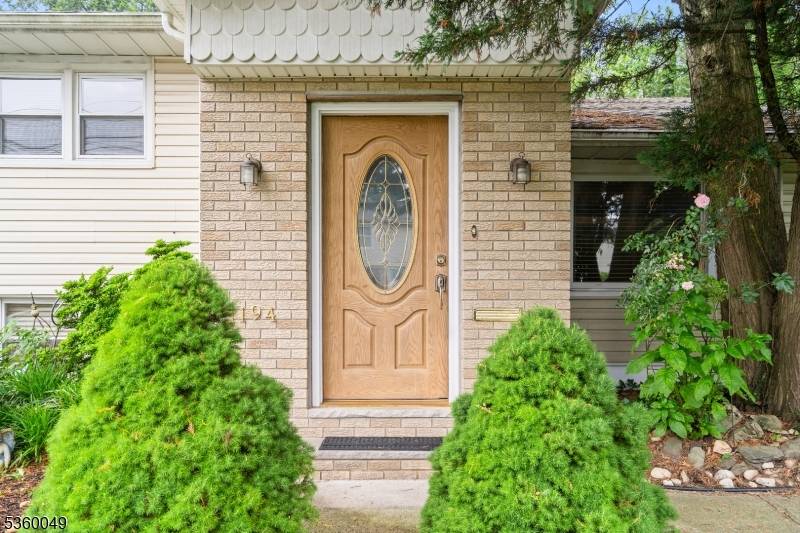 Elizabeth City, NJ 07208,1194 Magie Ave