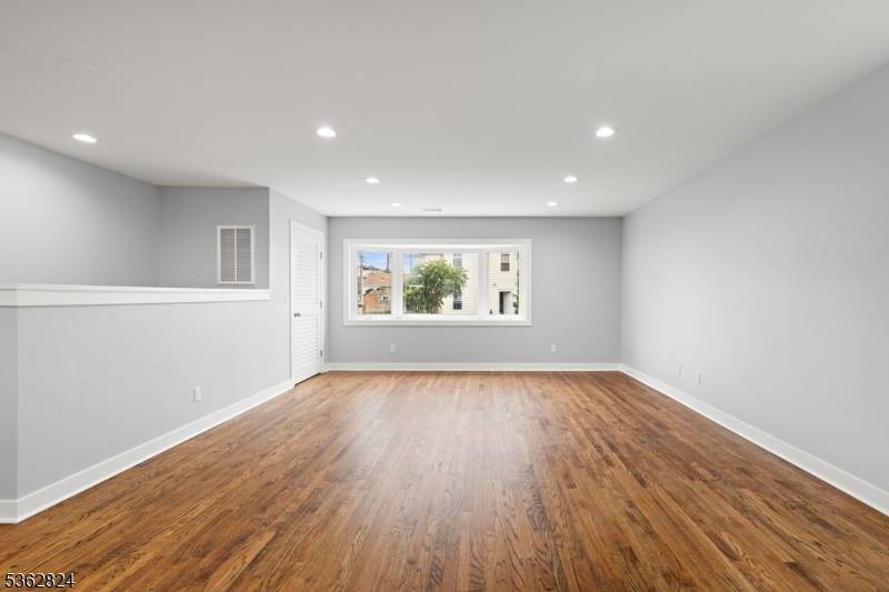 Passaic City, NJ 07055,44 Linden St #2