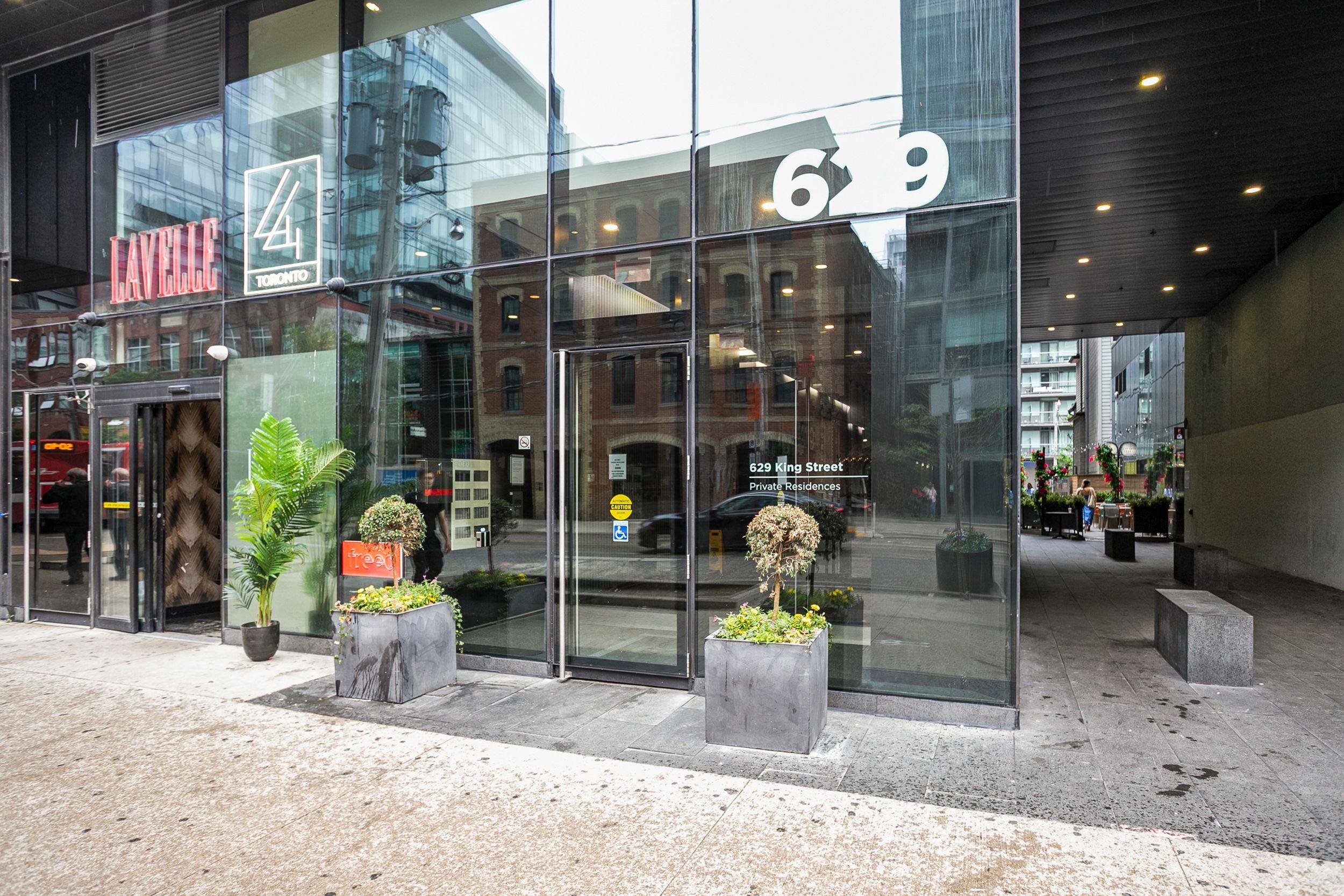 Toronto C01, ON M5V 1M5,629 King ST #320