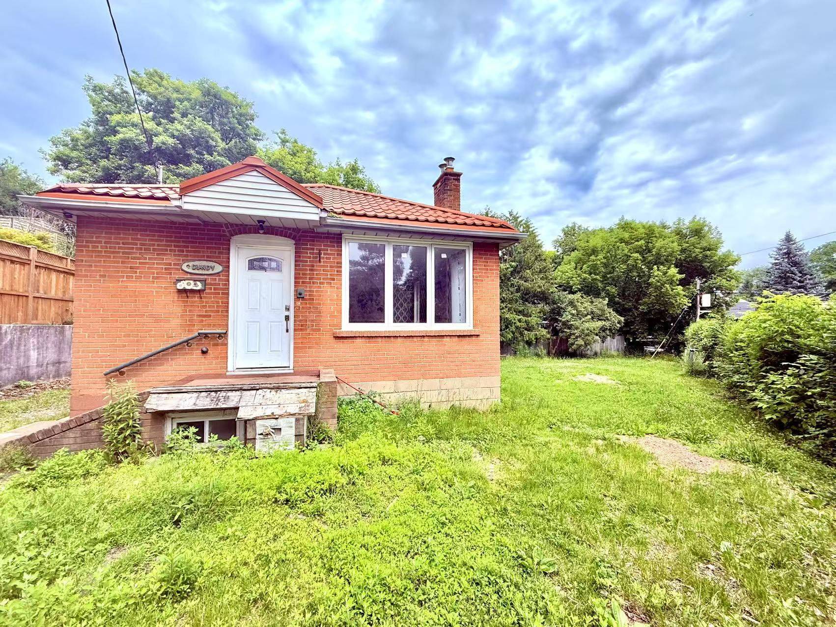 Toronto W02, ON M6S 4S8,1 Lundy AVE