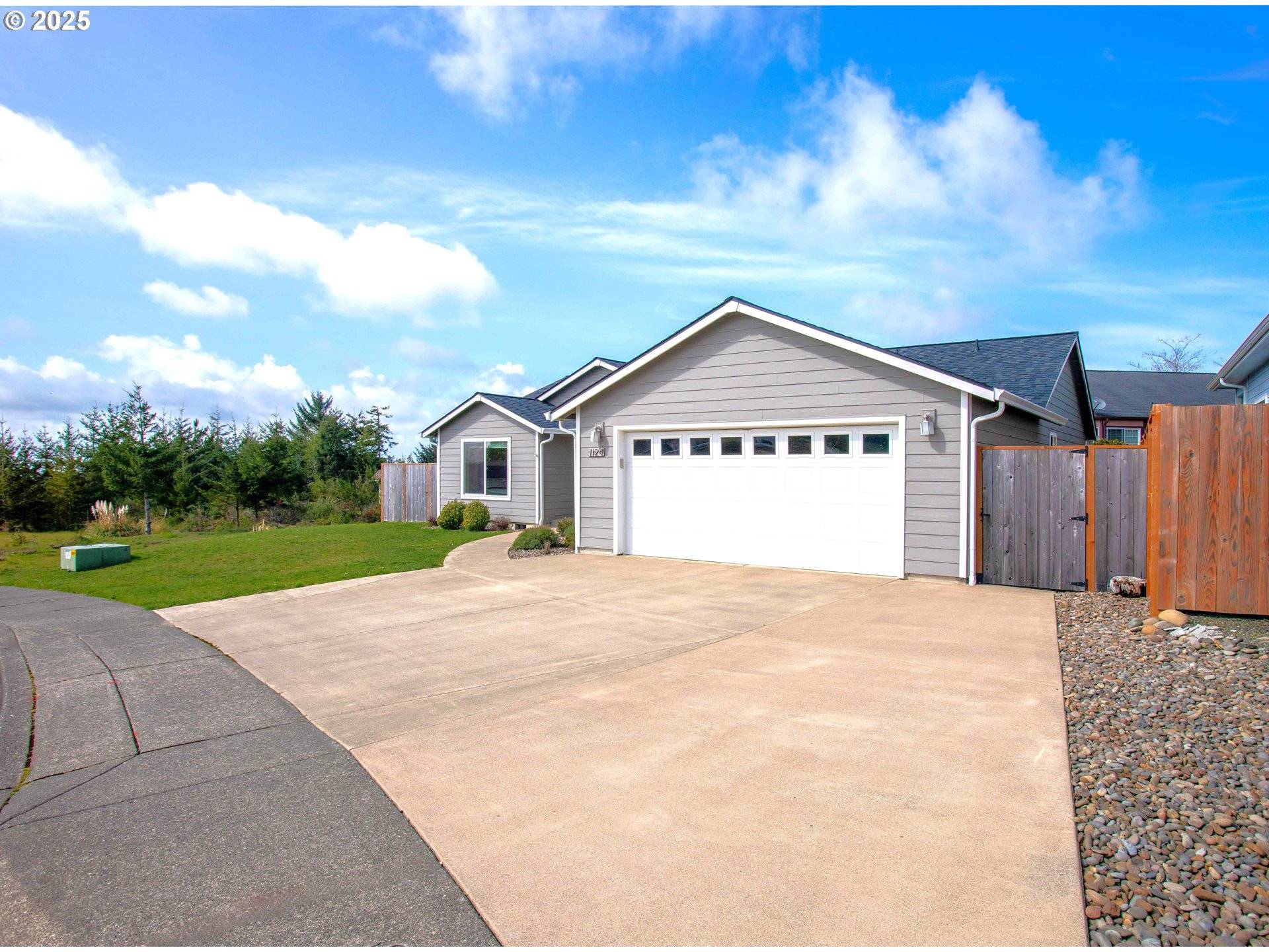 Coos Bay, OR 97420,1124 NAUTICAL CT