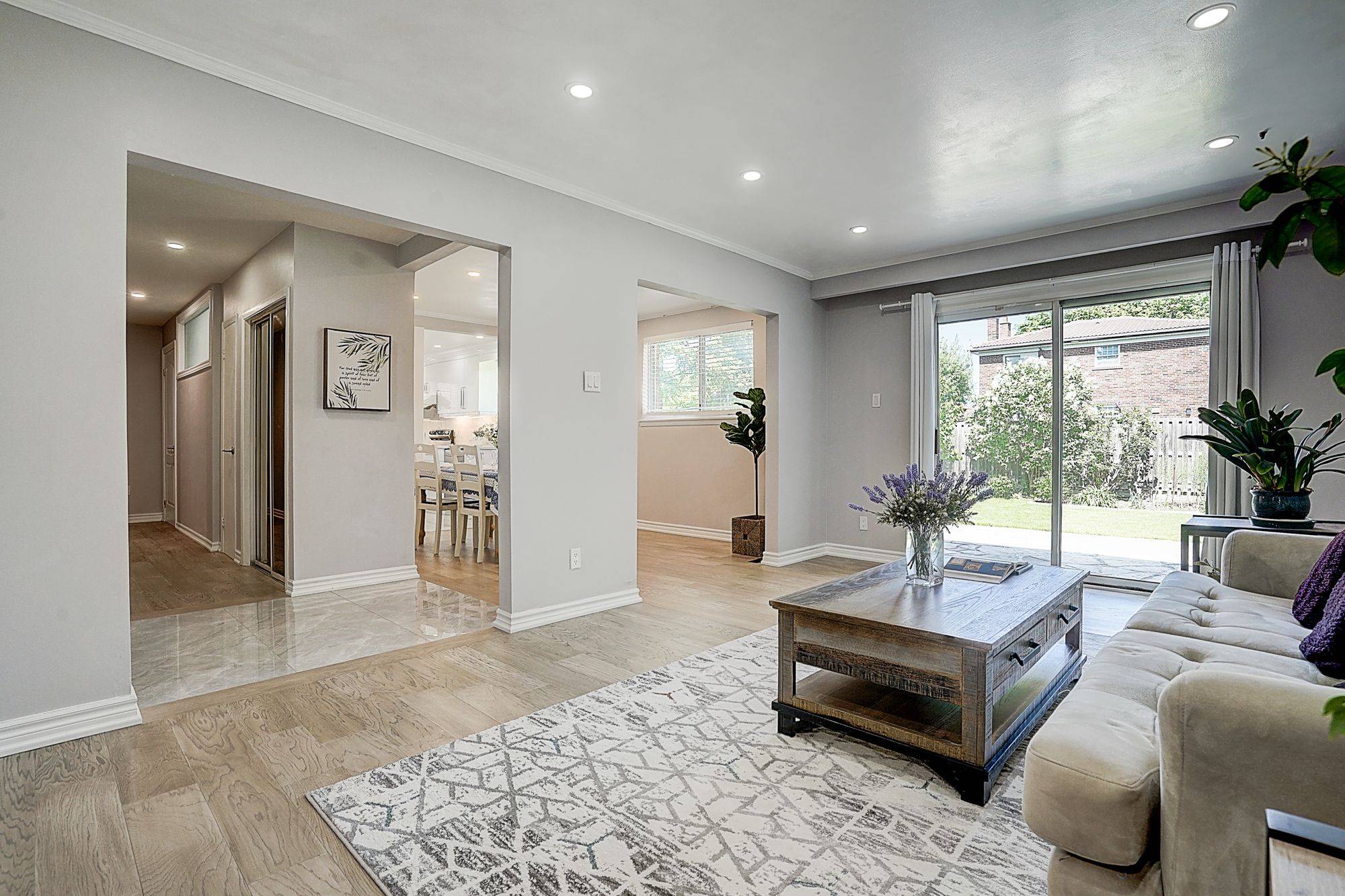 Toronto C15, ON M2J 4B3,19 Pondsview DR