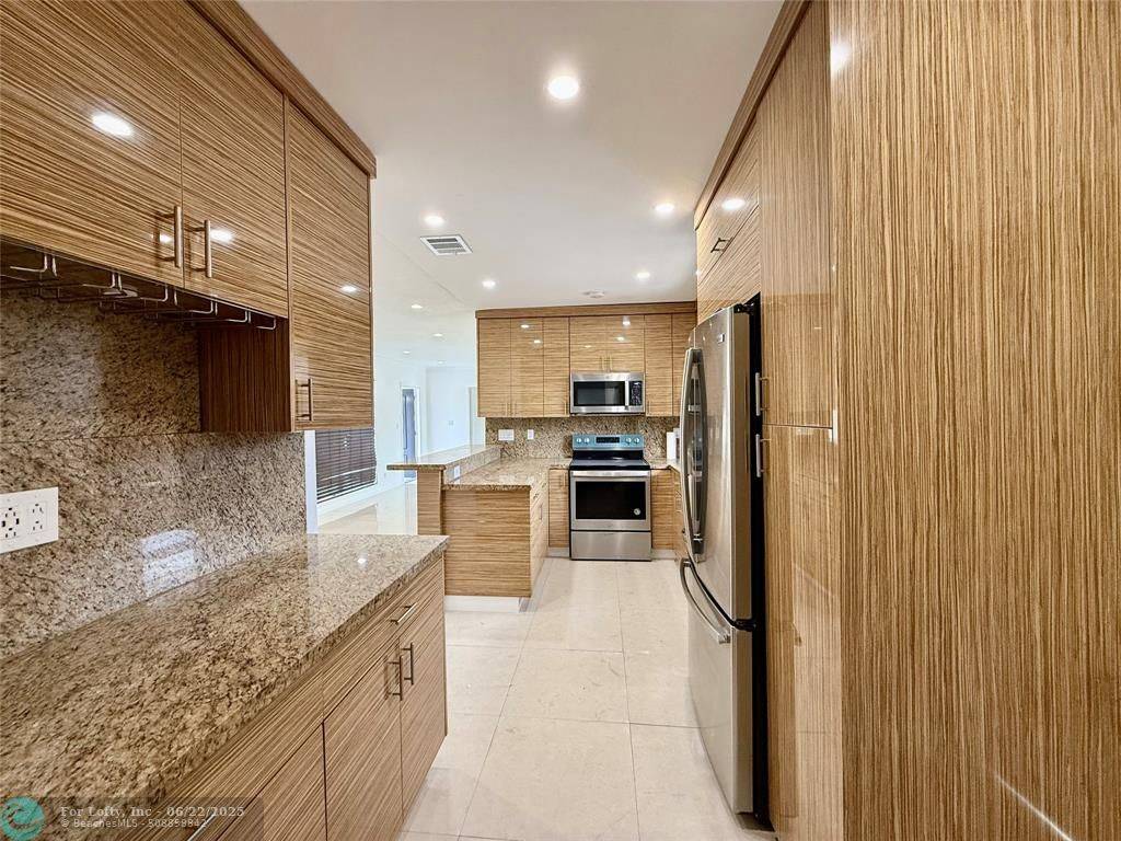 Plantation, FL 33317,5070 SW 11th St