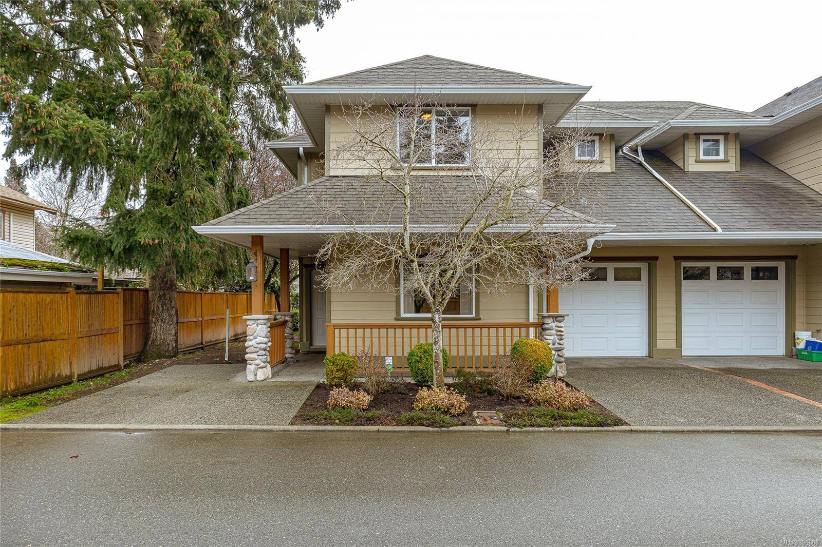 Langford, BC V9B 6S5,951 Goldstream Ave #129