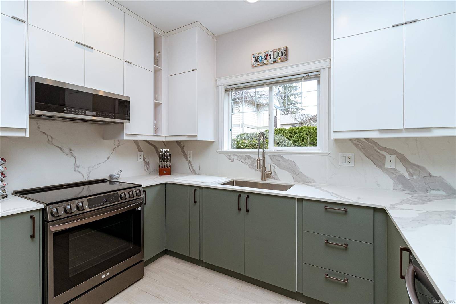 Langford, BC V9B 6S5,951 Goldstream Ave #129