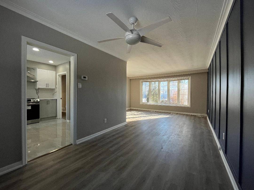 Whitby, ON L1N 2X3,906 Walnut ST W