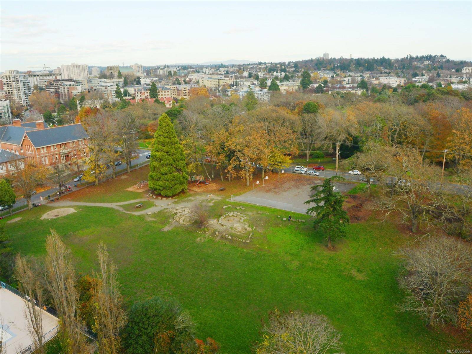 Victoria, BC V8V 1P7,620 Toronto St #1709