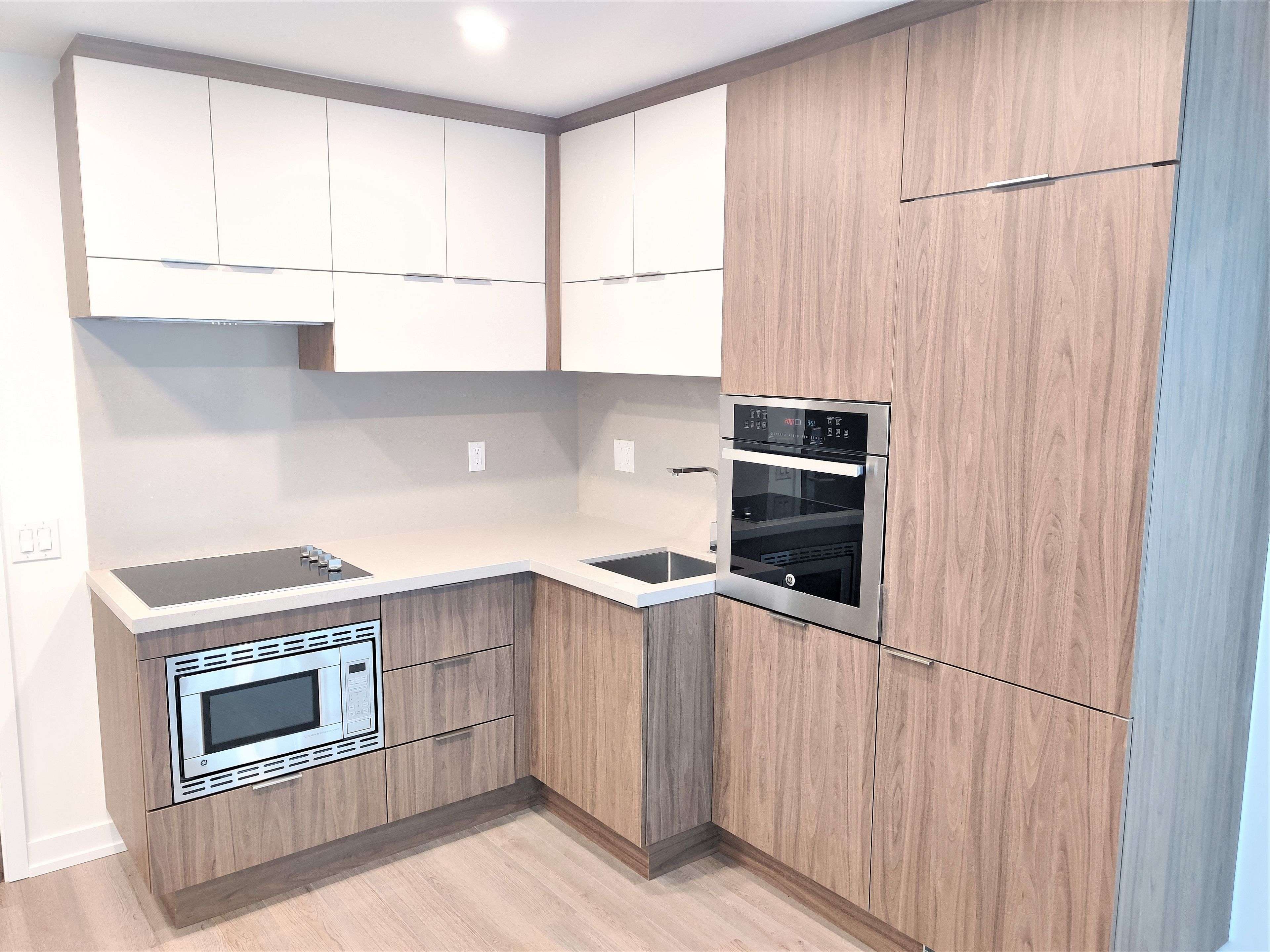 Toronto C10, ON M4P 0G1,39 Roehampton AVE #2807