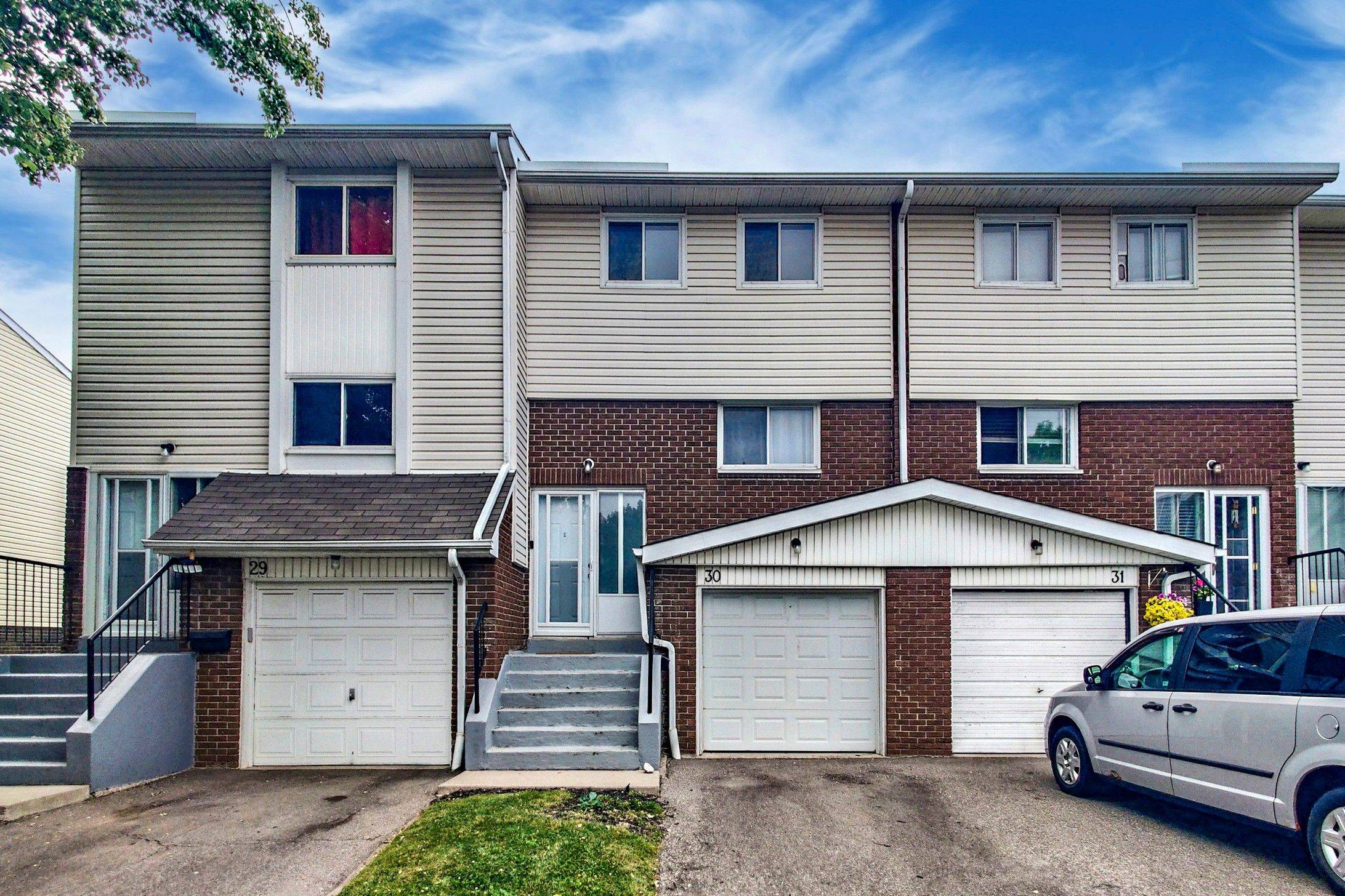 Brampton, ON L6T 3Z3,30 Sandringham CT #144