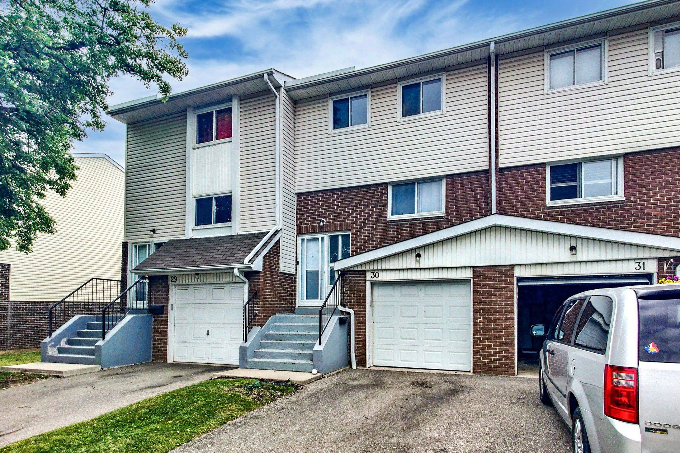 Brampton, ON L6T 3Z3,30 Sandringham CT #144