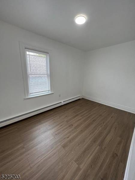 Newark City, NJ 07105,372 Elm St #3